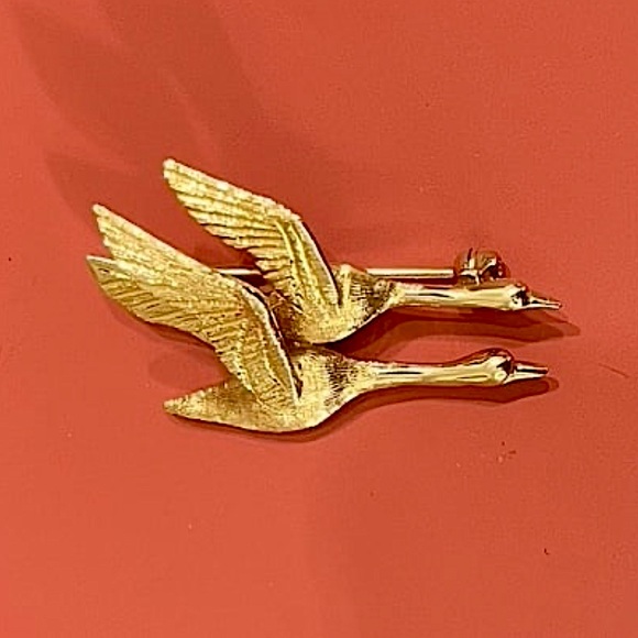 Vintage 14k Gold Geese Mate For Life Brooch 4.3 grams